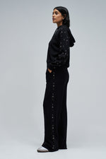 Cargar imagen en el visor de la galería, SUDADERA NEGRA SALSA
