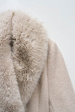 Cargar imagen en el visor de la galería, ABRIGO GRACE LARGO SALSA
