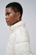 Cargar imagen en el visor de la galería, ABRIGO JACKIE ACOLCHADO SALSA
