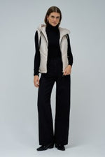 Cargar imagen en el visor de la galería, CHALECO BEIGE SALSA
