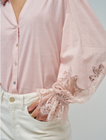 Cargar imagen en el visor de la galería, CAMISA CON DETALLES DE ENCAJE
