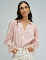 Cargar imagen en el visor de la galería, CAMISA CON DETALLES DE ENCAJE
