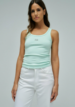 Cargar imagen en el visor de la galería, CAMISETA DE TIRANTES VERDE SALSA
