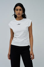 Cargar imagen en el visor de la galería, CAMISETA CON FRUNCE BLANCA SALSA

