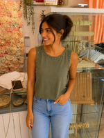 Cargar imagen en el visor de la galería, Camiseta tirantes tachuelas frontales
