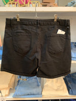 Cargar imagen en el visor de la galería, Shorts negros M.B.J
