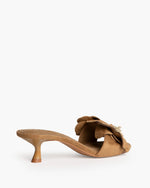 Cargar imagen en el visor de la galería, SANDALIA CAMEL FLOR

