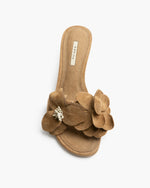 Cargar imagen en el visor de la galería, SANDALIA CAMEL FLOR
