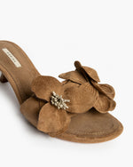 Cargar imagen en el visor de la galería, SANDALIA CAMEL FLOR
