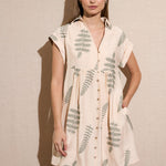 Cargar imagen en el visor de la galería, Vestido corto camisero beige bordado hojas
