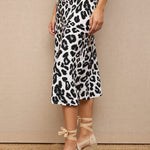 Cargar imagen en el visor de la galería, Falda MIDI satinada animal print

