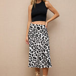 Cargar imagen en el visor de la galería, Falda MIDI satinada animal print
