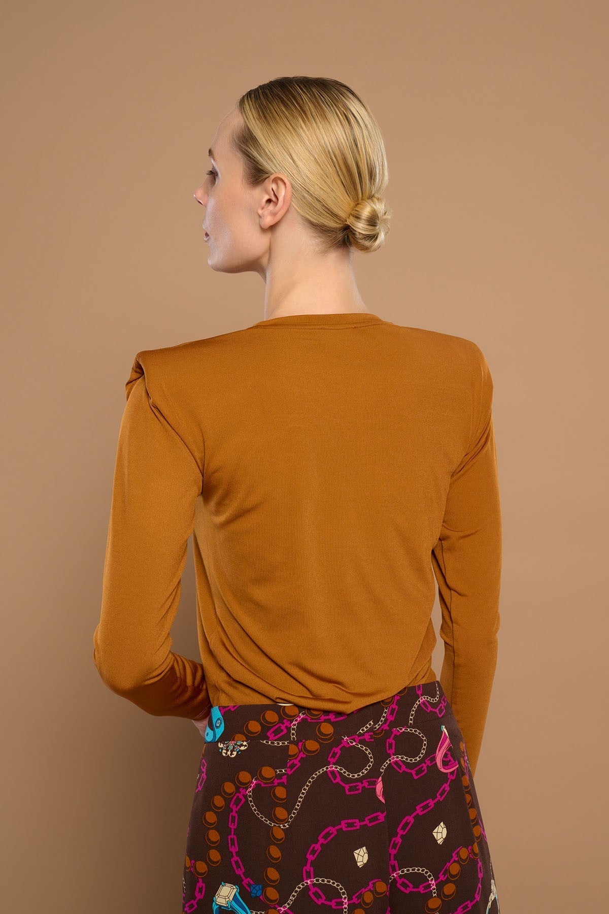 TOP CARINA MARRON MINUETO