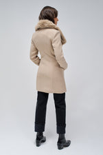 Cargar imagen en el visor de la galería, ABRIGO GRACE PELO SALSA
