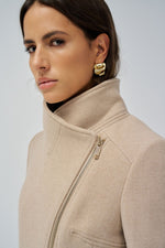 Cargar imagen en el visor de la galería, ABRIGO GRACE PELO SALSA
